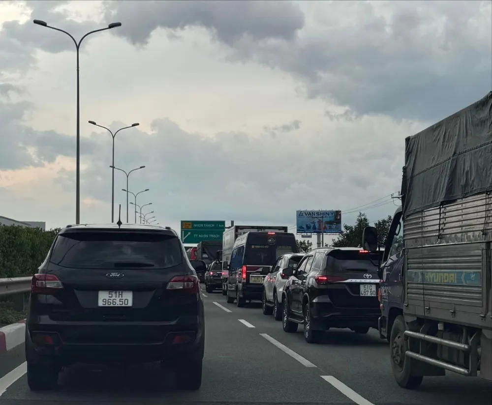 Cao tốc TP.HCM - Long Thành - Dầu Giây hướng về TP.HCM. Ảnh: Đỗ Thạch cầu long thành 5.jpg