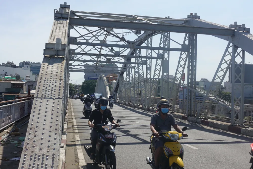 Từ vụ sập cầu Phong Châu, TP.HCM kiểm tra các công trình cầu, hầm đường bộ. Ảnh: ĐT Từ vụ sập cầu Châu Phong, TP.HCM kiểm tra các công trình cầu, hầm đường bộ