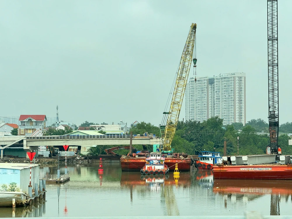 Dự án cầu Rạch Đỉa đã đạt hơn 80% tổng khối lượng. Ảnh: ĐÀO TRANG cầu Rạch Đỉa, huyện Nhà Bè