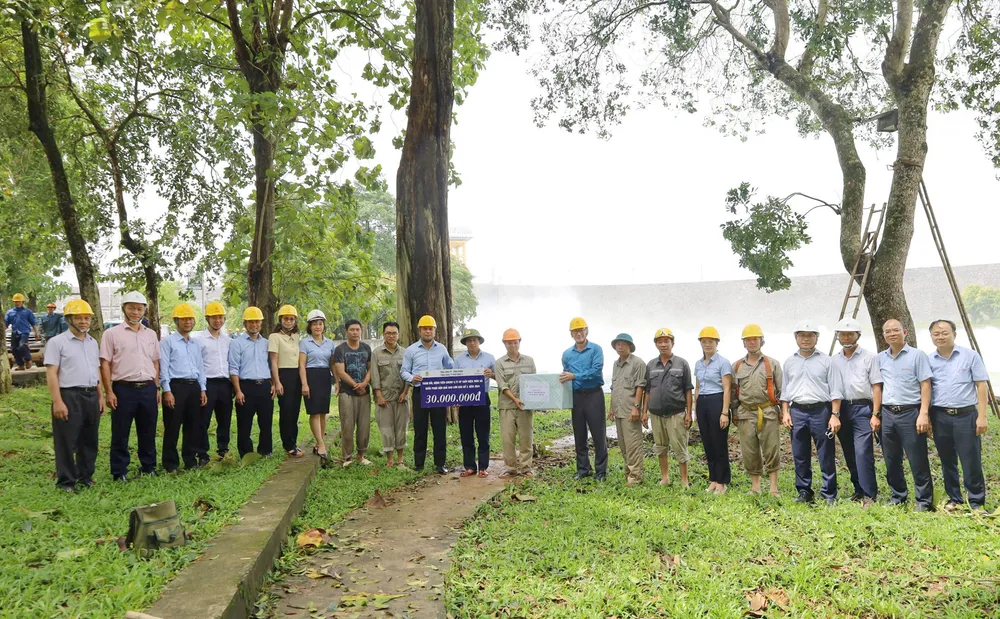 CT thăm Thác Bà.png