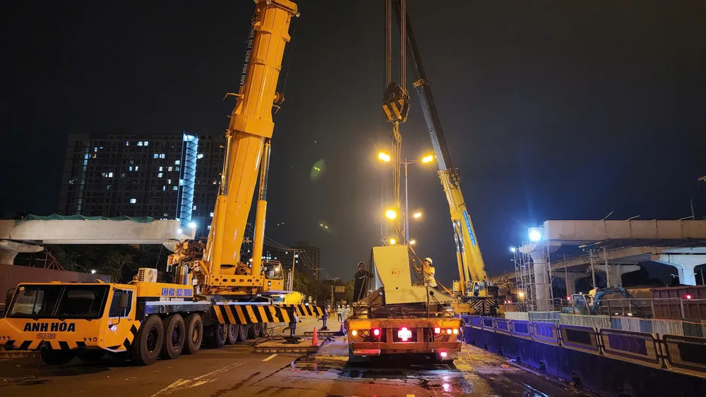 TP.HCM sắp bỏ lệnh cấm tải lên ngã tư Thủ Đức. Ảnh: MAUR Đã hoàn thiện 9 cầu bộ hành kết nối metro số 1, sắp bỏ cấm tải lên cầu vượt ngã tư Thủ Đức