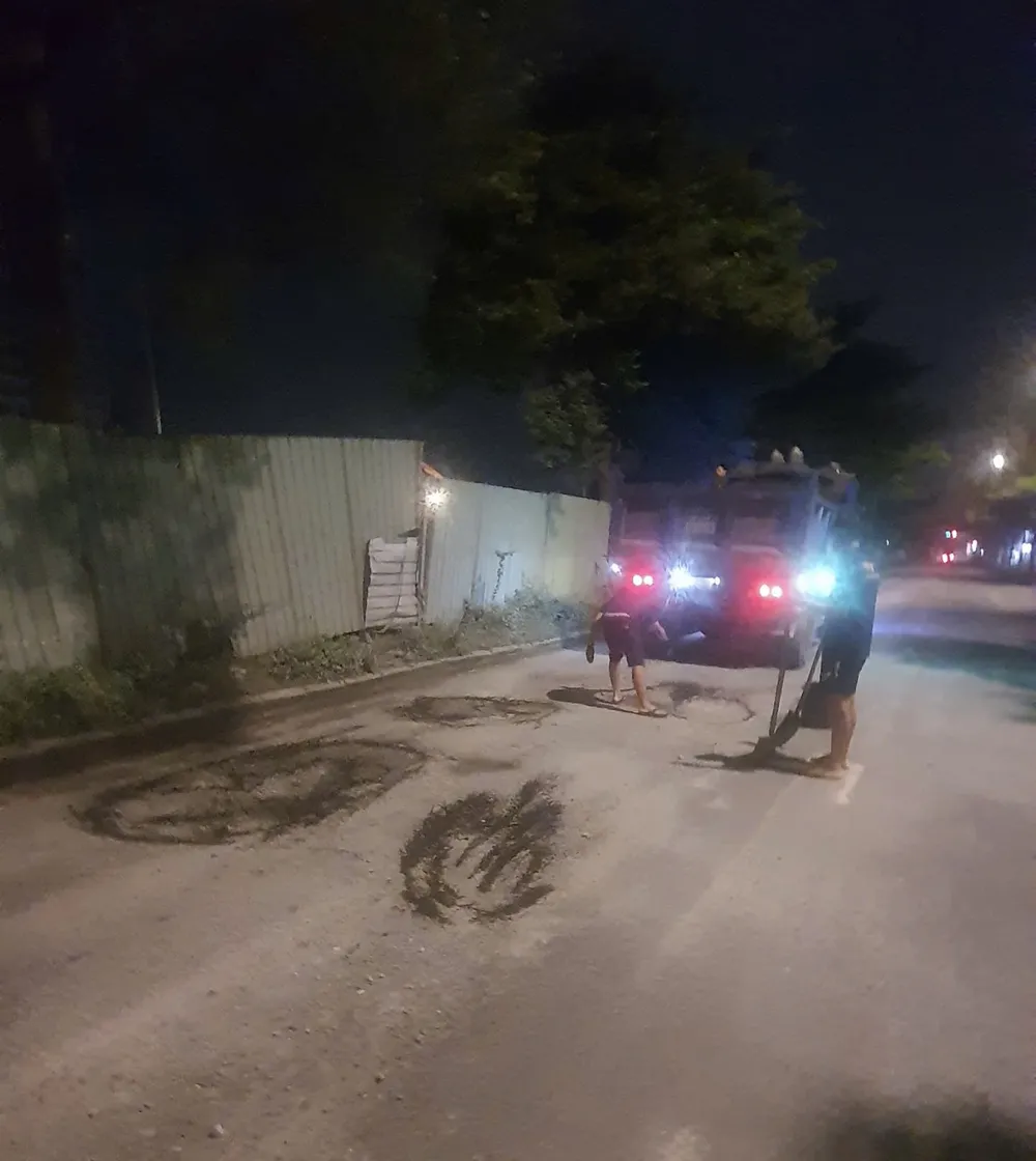 Toàn bộ ổ gà được khắc phục trong đêm 24-9. Ảnh: CTV duong-nguyen-van-linh