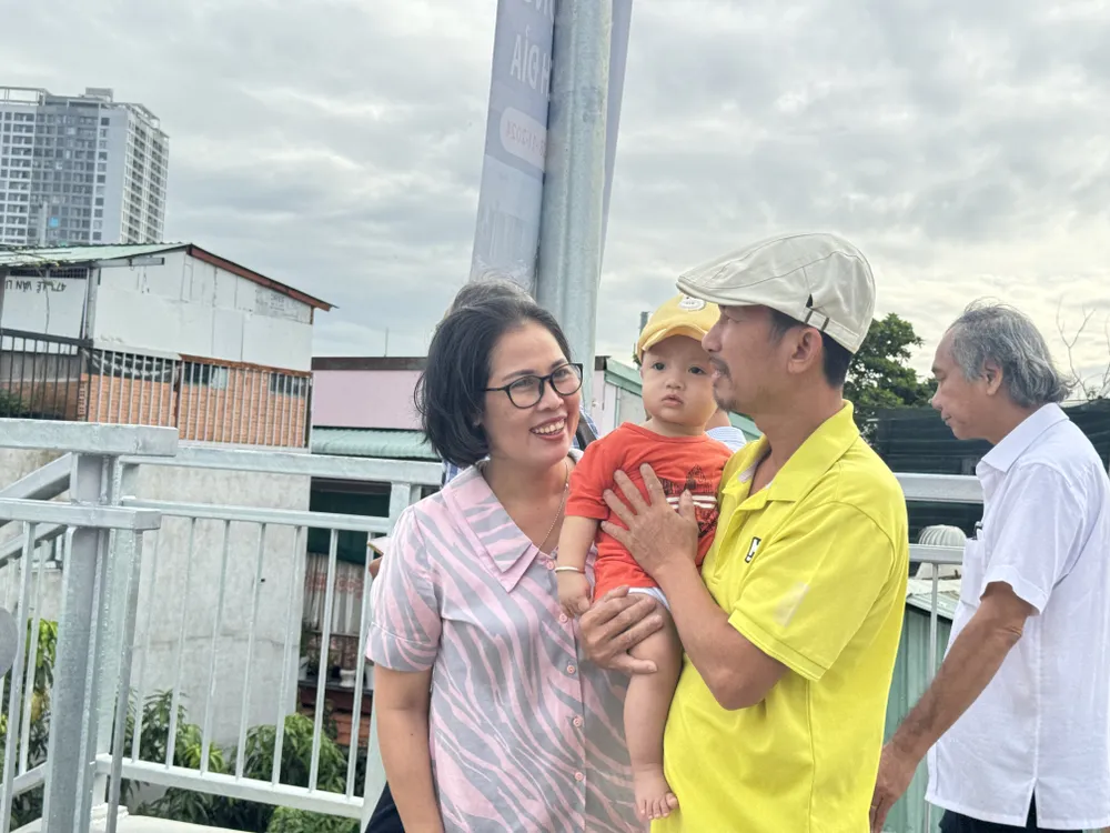 Người dân vui mừng khi cầu Rạch Đỉa được hoàn thành. IMG_8177.jpeg
