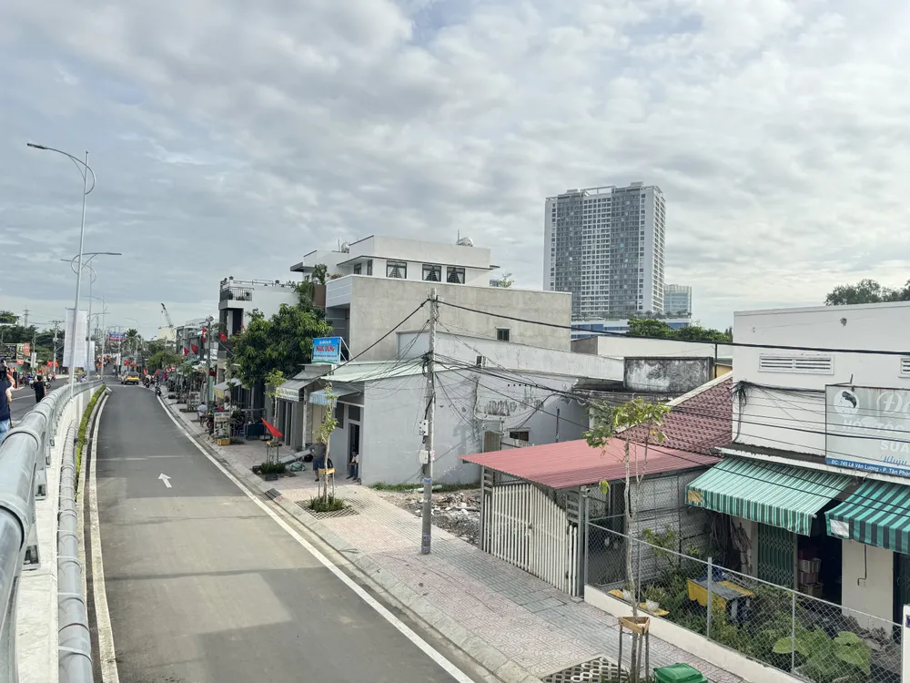 Đường gom hai bên cầu Rạch Đỉa. IMG_8183.jpeg