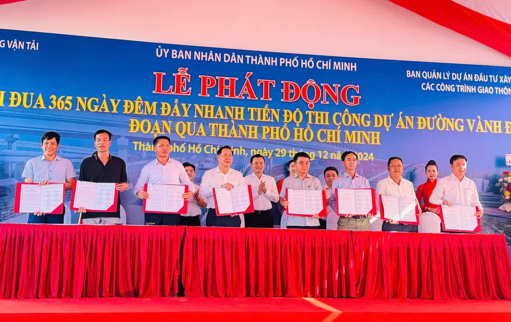 Lễ phát động đợt thi đua 365 ngày đêm đẩy nhanh tiến độ thi công dự án đường Vành đai 3, đoạn qua địa bàn TP.HCM.