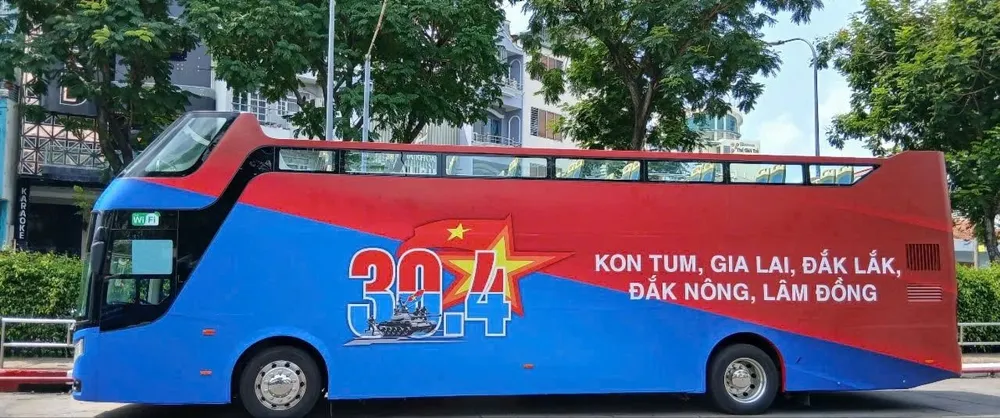 Công ty Ảnh Việt Hop On – Hop Off Việt Nam vinh dự đồng hành bằng 3 chiếc xe buýt 2 tầng, được thiết kế đặc biệt xe-buyt-tp.hcm-2.jpg