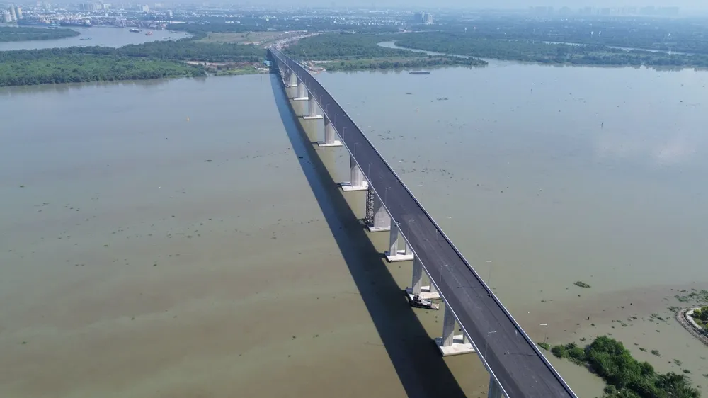 Lúc này, các phương tiện từ cầu Nhơn Trạch sang bờ TP.HCM và kết nối vào đường cao tốc TP.HCM - Long Thành - Dầu Giây. Ảnh: ĐT cau-nhon-trach-2.jpg