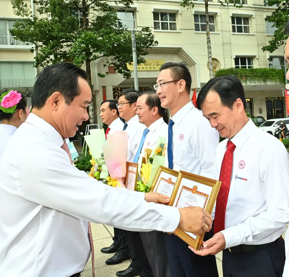 EVNHCMC được tuyên dương điển hình “Dân vận khéo” năm 2025