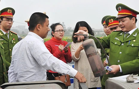 Ô tô phải có bình chữa cháy vào top quy định kém nhất ảnh 1