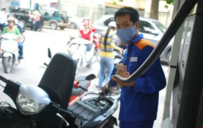 Nói giá xăng Việt Nam rẻ hơn các nước là không đúng ảnh 2 Nói giá xăng Việt Nam rẻ hơn các nước là không đúng ảnh 2