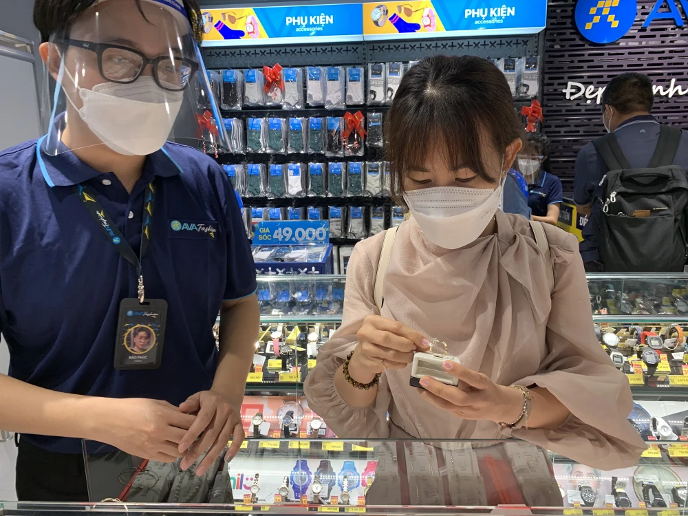 Vàng là một tài sản có bản chất kép, vừa là một tài sản đầu tư vừa là một tài sản tiêu dùng. Ảnh: P.M Vàng là một tài sản có bản chất kép, vừa là một tài sản đầu tư vừa là một tài sản tiêu dùng. Ảnh: P.M