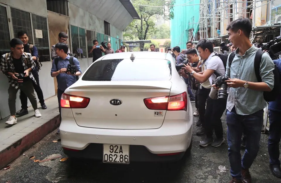 Cựu viện phó Nguyễn Hữu Linh xuất hiện tại tòa ảnh 1