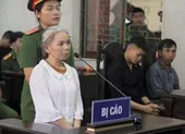 Nữ bị cáo vụ nữ sinh giao gà bị sát hại tóc bạc trắng tới tòa