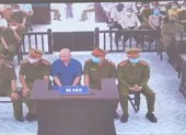 Đường ‘nhuệ’ từ chối luật sư để 'khỏi mất thời gian' ảnh 2 Đường ‘nhuệ’ ra tòa trong vụ đánh người tại trụ sở công an