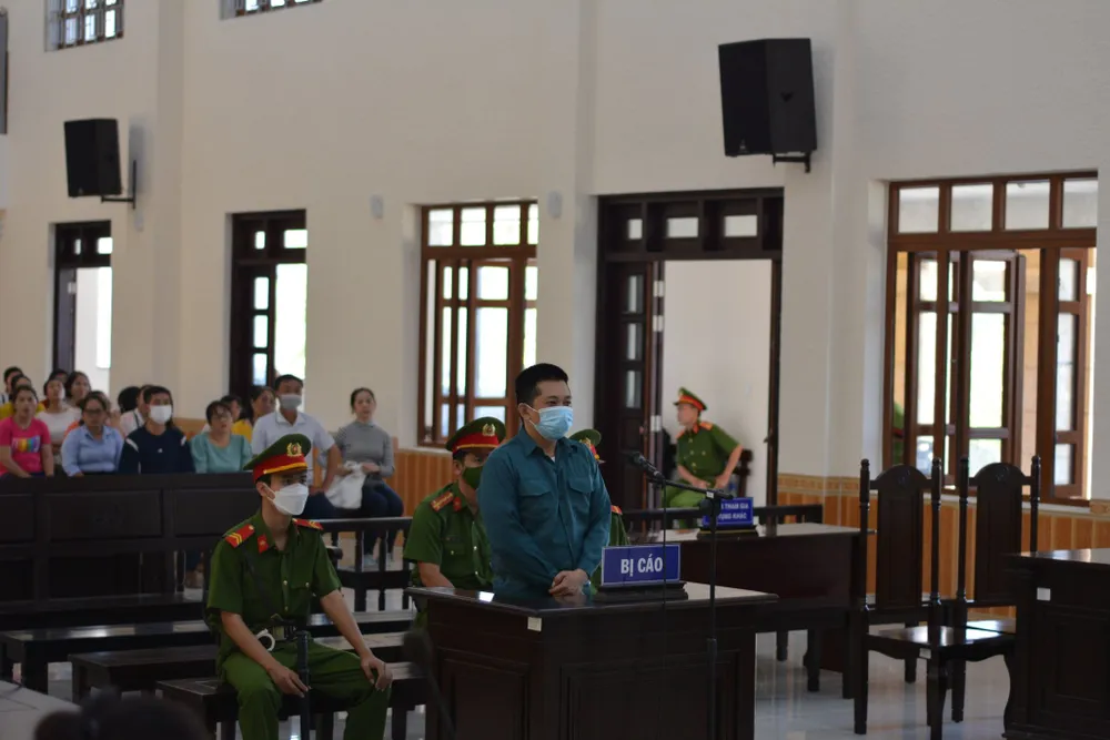 Trừ 6,6 tỷ đồng đã khắc phục, bị cáo phải bồi thường cho các bị hại tổng số tiền hơn 50 tỷ đồng. Trừ 6,6 tỷ đồng đã khắc phục, bị cáo phải bồi thường cho các bị hại tổng số tiền hơn 50 tỷ đồng.