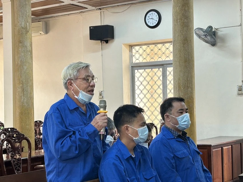 Bị cáo Cảnh thừa nhận việc Mãnh nhờ kết nối làm quen với giám đốc công an tỉnh. Ảnh: HẢI DƯƠNG