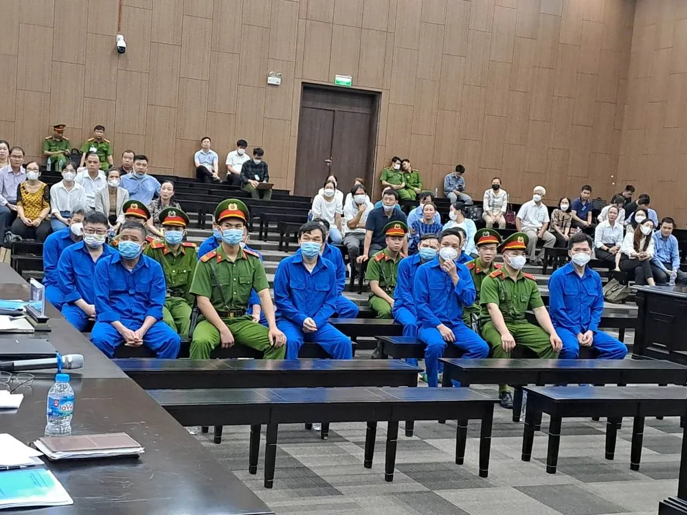 Các bị cáo tại tòa. Ảnh: BT