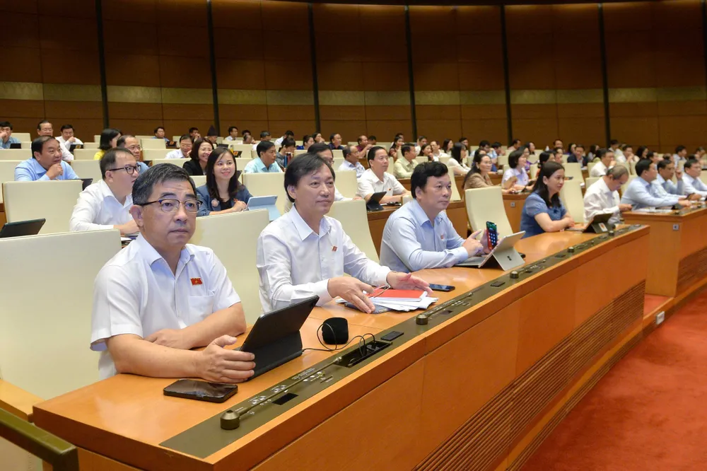 Quốc hội thảo luận tại hội trường về dự thảo Luật Đất đai (sửa đổi) hôm 3-11. Ảnh: QH thu hồi đất