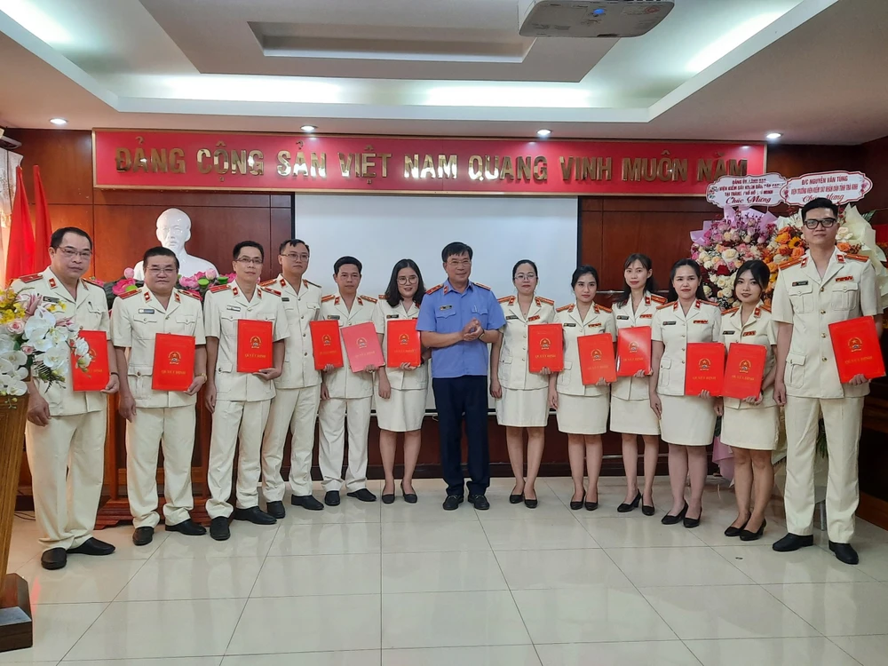 bổ nhiệm kiểm sát viên