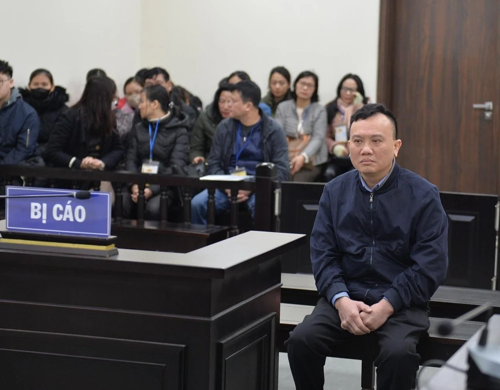 Bị cáo Lê Minh Tuyến tại phiên tòa. Ảnh: H.H xét xử cựu giám đốc cdc hà nội