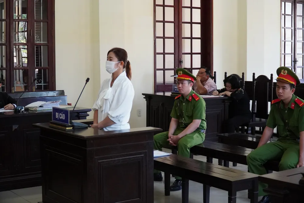 Bị cáo Trần Thị Tuyết tại tòa. Ảnh: ĐÔNG HÀ nữ thủ quỹ kêu oan