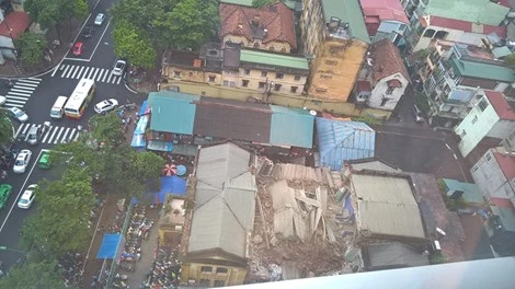 Năm phút trước 'thảm họa' sập biệt thự cổ ở Hà Nội ảnh 1