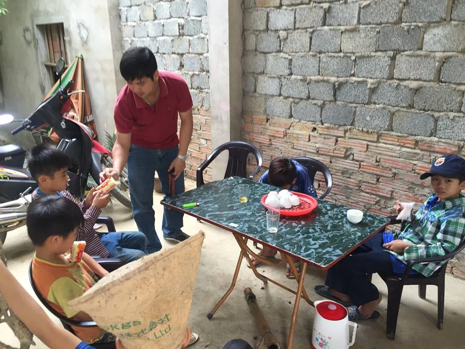 Đình chỉ cảnh sát cơ động xịt hơi cay vào nhà báo đang tác nghiệp ảnh 1 Đình chỉ cảnh sát cơ động xịt hơi cay vào nhà báo đang tác nghiệp ảnh 1