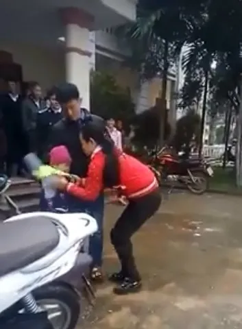 Vụ mẹ trở về giành quyền nuôi con: Thẩm phán nói gì? ảnh 1 Vụ mẹ trở về giành quyền nuôi con: Thẩm phán nói gì? ảnh 1