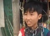 Người chú thừa nhận xích cổ bé trai là 'để giáo dục'