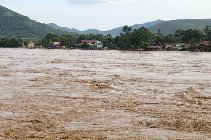 Lũ kinh hoàng, sơ tán khẩn cấp 20.000 người dân ở Thanh Hóa ảnh 10 Lũ kinh hoàng, sơ tán khẩn cấp 20.000 người dân ở Thanh Hóa ảnh 10
