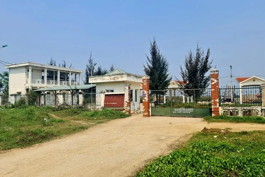 Cũng từ đó Cảng cá Hoằng Phụ nhiều năm bỏ hoang không hoạt động. Ảnh: ĐẶNG TRUNG