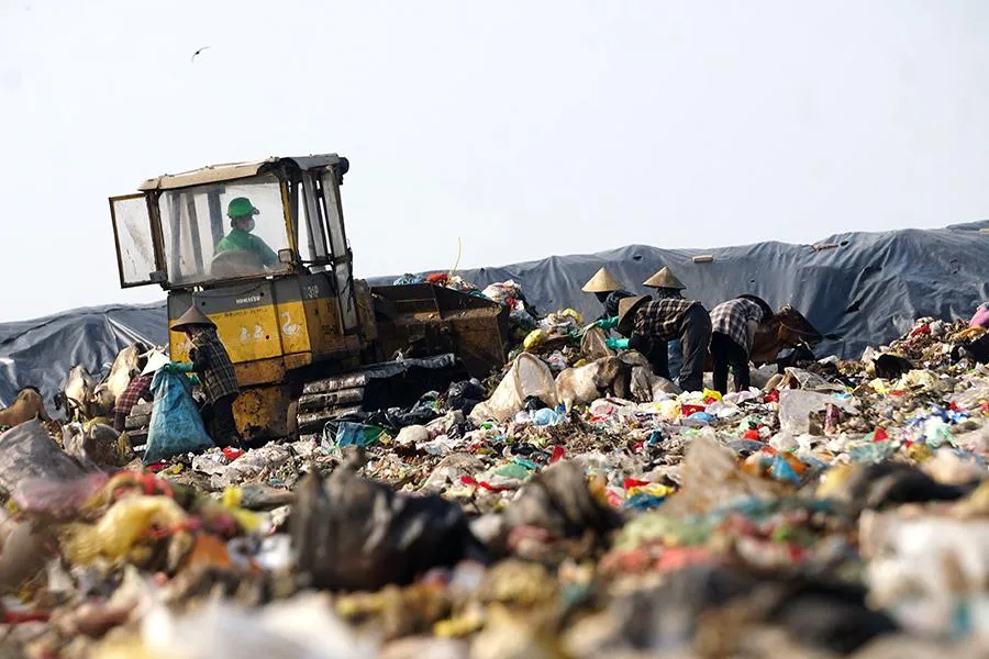 Toàn bộ bãi rác khổng lồ này sẽ được di chuyển đến xã Quảng Minh, TP Sầm Sơn, dự kiến có công suất 300 tấn/ngày, rộng 69.000 m2. Ảnh: ĐẶNG TRUNG