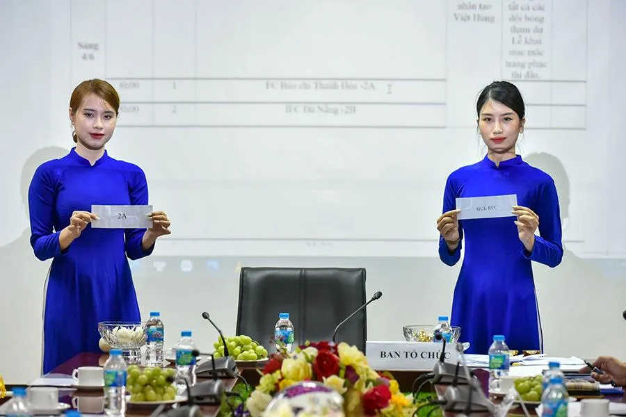 Lễ bốc thăm chia bảng đấu được tổ chức chuyên nghiệp. Ảnh: ĐẶNG TRUNG Lễ bốc thăm chia bảng đấu được tổ chức chuyên nghiệp. Ảnh: ĐẶNG TRUNG