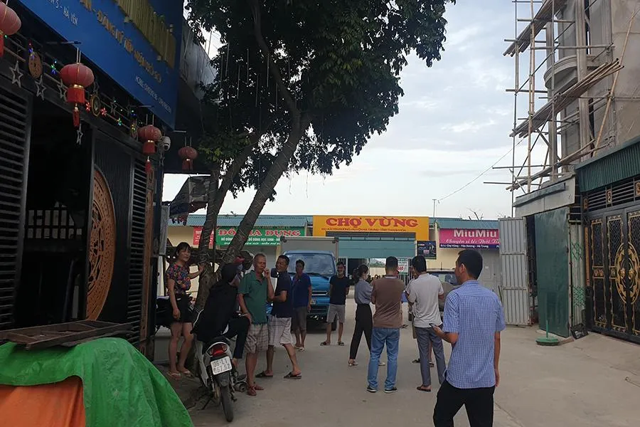 Khu vực Triệu Quân Sự vào nhà người dân xin nước rửa tay. Ảnh: ĐẶNG TRUNG Khu vực Triệu Quân Sự vào nhà người dân xin nước rửa tay. Ảnh: ĐẶNG TRUNG