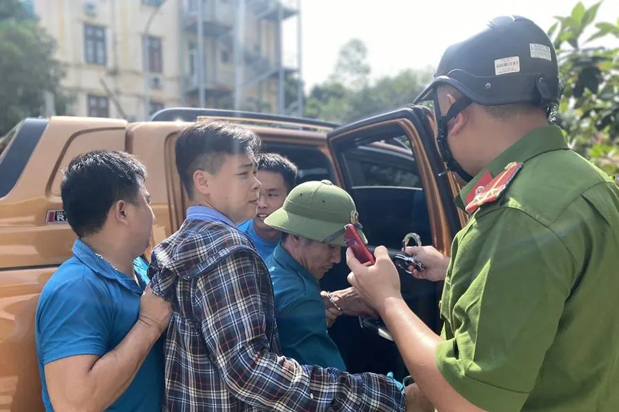 Việc bắt Triệu Quân Sự có sự tham gia của nhiều lực lượng gồm người dân, dân quân, công an. Ảnh: CTV Việc bắt Triệu Quân Sự có sự tham gia của nhiều lực lượng gồm người dân, dân quân, công an. Ảnh: CTV