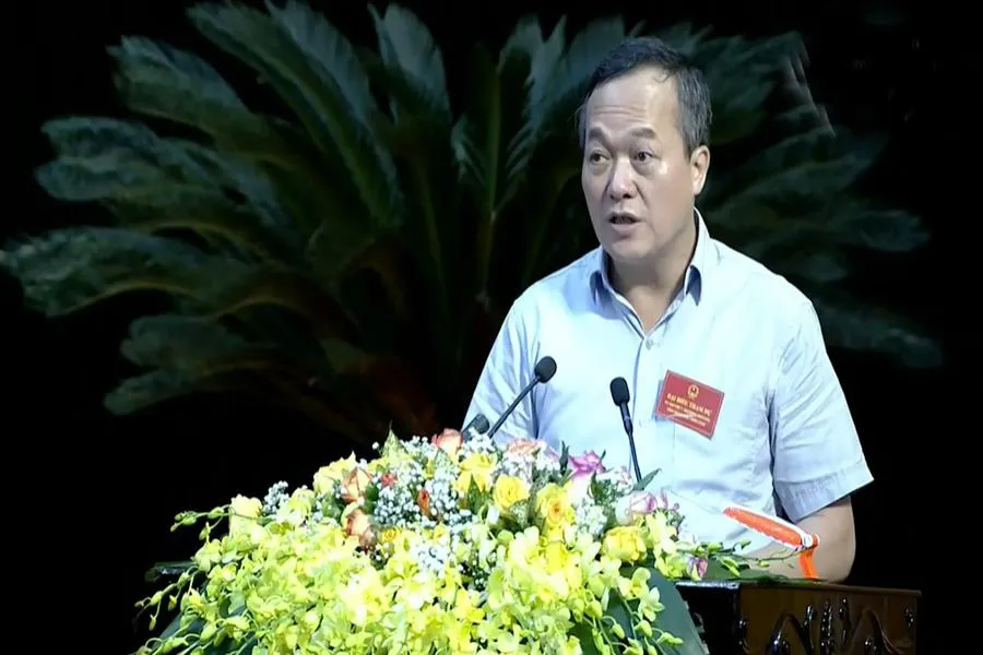 Ông Trịnh Hữu Hùng, Giám Đốc Sở Y tế tỉnh Thanh Hóa nêu hai vấn đề thiếu thuốc, vật tư y tế, trang thiết bị y tế và tình trạng bác sĩ bỏ việc. Ảnh: ĐẶNG TRUNG