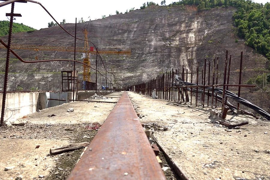 Theo mục tiêu ban đầu thì tháng 10-2012, thủy điện Hồi Xuân sẽ chặn dòng lần một, chặn dòng lần 2 cuối năm 2013 và đến giữa năm 2014 thì tích nước hồ chứa và phát điện tổ máy số một vào tháng 9 cùng năm.