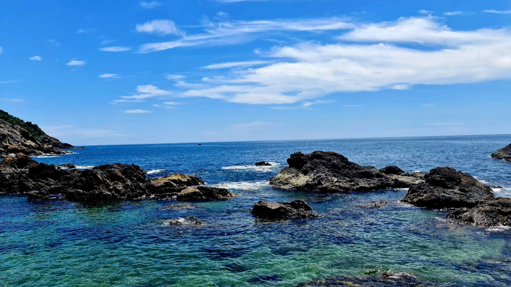 Đảo Hòn Mê giữ nguyên vẻ đẹp nguyên sơ của thiên nhiên đất trời. Ảnh: ĐẶNG TRUNG