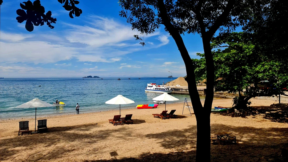 Được thiên nhiên ưu đãi, khí hậu ôn hòa, Hòn Mê đang dần trở thành điểm check-in hấp dẫn, thu hút đông đảo du khách ghé đến. Ảnh: ĐẶNG TRUNG