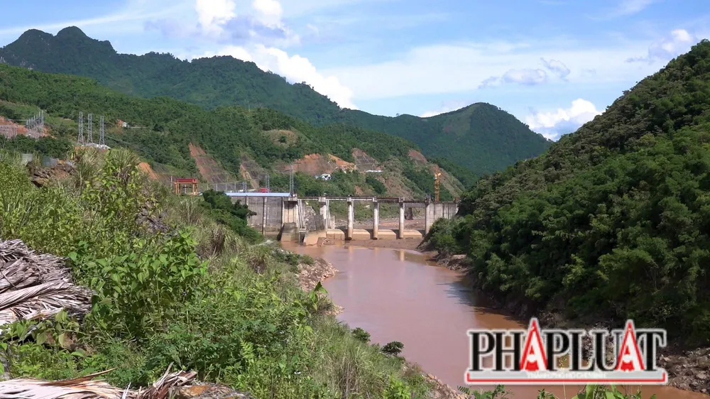 Dự án thủy điện Hồi Xuân, Quan Hóa có tổng mức đầu tư hơn 3.300 tỉ đồng được khởi công vào tháng 3-2010 nhưng đến nay dang dở, bỏ hoang. Ảnh: ĐẶNG TRUNG Dự án thủy điện Hồi Xuân, Quan Hóa có tổng mức đầu tư hơn 3.300 tỉ đồng được khởi công vào tháng 3-2010 nhưng đến nay dang dở, bỏ hoang. Ảnh: ĐẶNG TRUNG