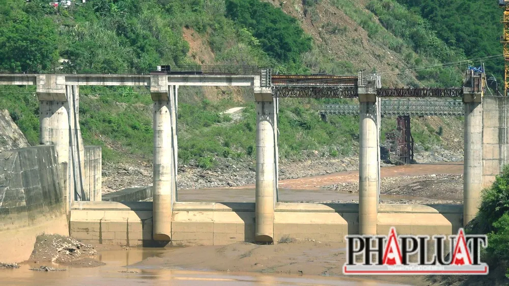 Bộ Xây dựng yêu cầu kiểm tra, xác minh và xử lý các sai phạm (nếu có) báo cáo về Bộ Xây dựng. Ảnh: ĐẶNG TRUNG Bộ Xây dựng yêu cầu kiểm tra, xác minh và xử lý các sai phạm (nếu có) báo cáo về Bộ Xây dựng. Ảnh: ĐẶNG TRUNG