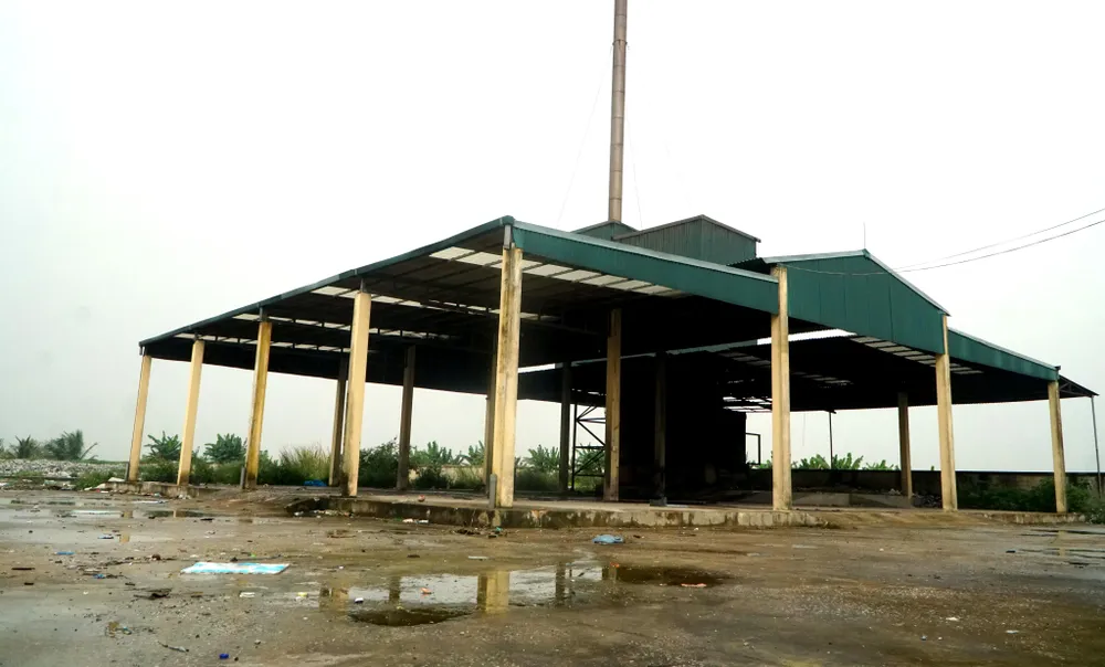 Theo thiết kế ban đầu, lò đốt rác có công xuất khoảng 7 tấn rác/ngày đêm. Ảnh: ĐẶNG TRUNG