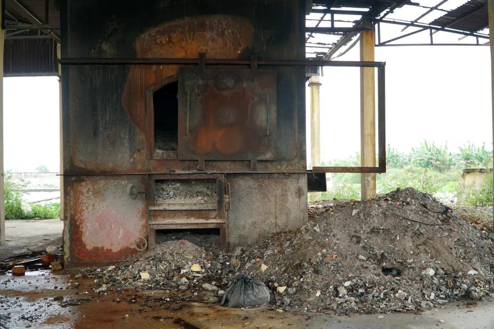 Ghi nhận của PLO toàn bộ khu lò đốt rác rộng khoảng 3.000 m² đã không còn hoạt động, không có nhân viên, bảo vệ . Ảnh: ĐẶNG TRUNG