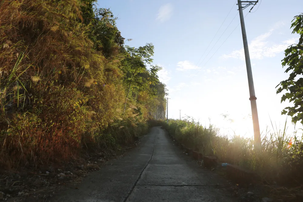 Đường lên Cao Sơn hiểm trở, chỉ cần sơ ý là cả người lẫn xe rơi xuống vực thẳm.