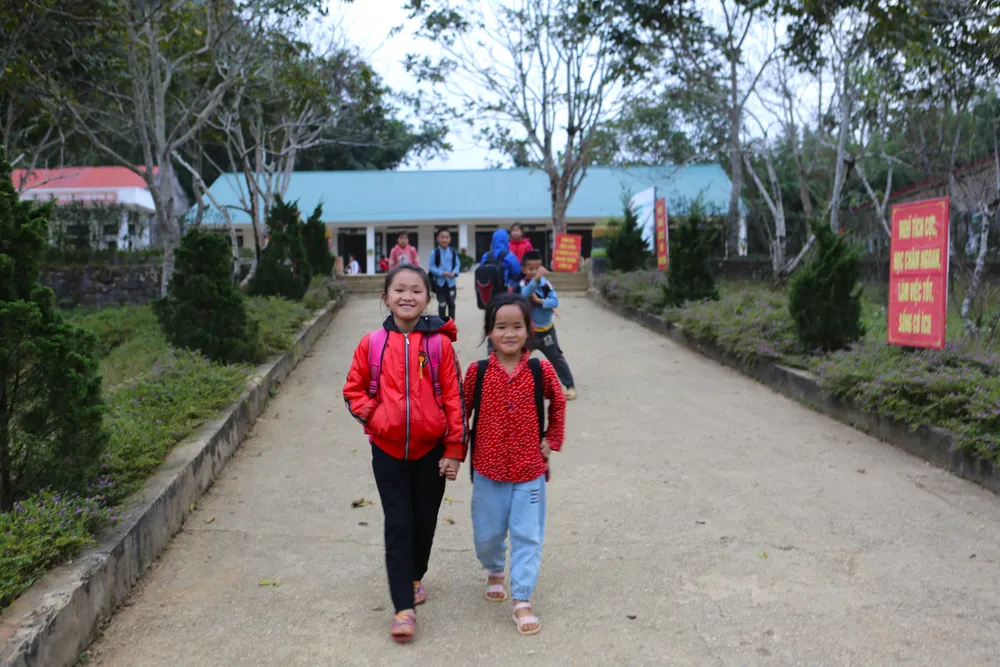 Không có giáo viên nữ cũng là một thiệt thòi đối với các em học sinh nữ ở vùng đất Cao Sơn này khi đến tuổi dậy thì