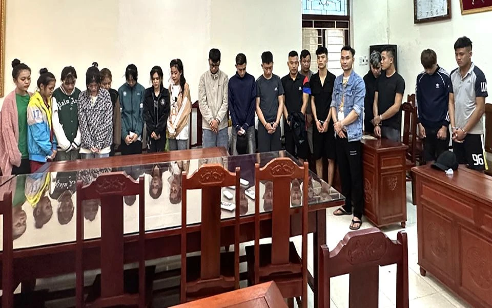 Qua test nhanh có 14/15 người dương tính với các chất ma túy tại quán karaoke. Ảnh: CATH