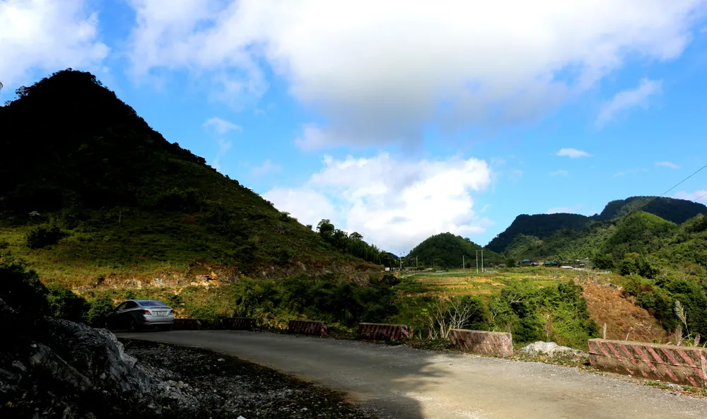 Những bản làng của Cao Sơn là Son Bá Mười hiện ra bình yên trong chiều đông. Những bản làng của Cao Sơn là Son Bá Mười hiện ra bình yên trong chiều đông.