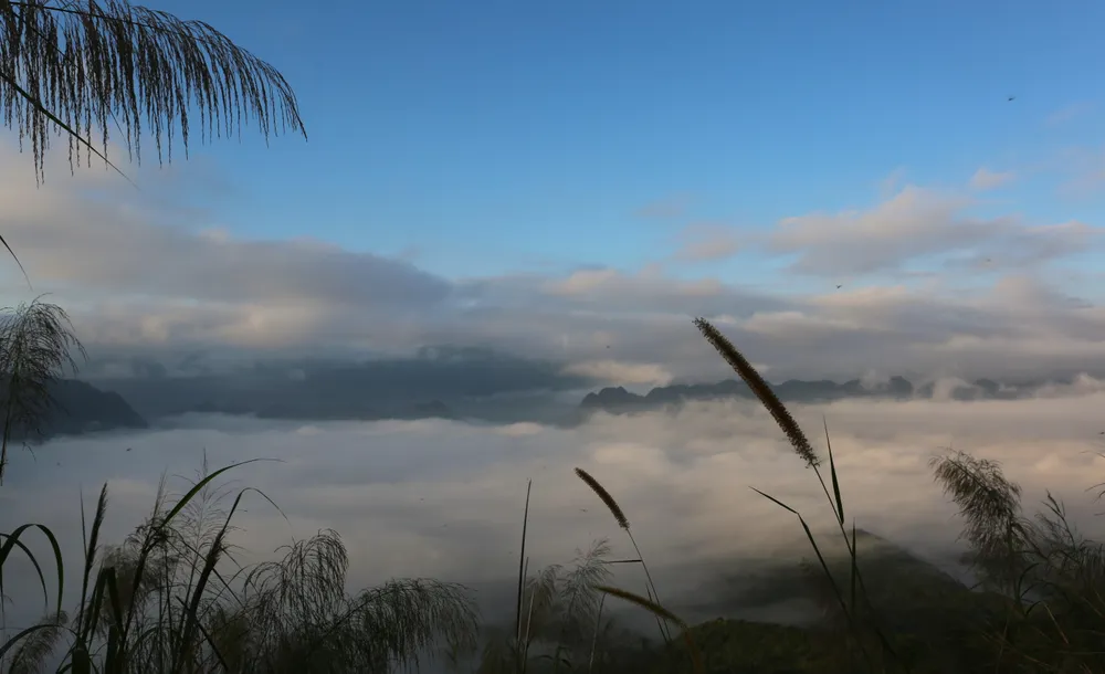 Vẻ đẹp ở Cao Sơn khi bình minh vừa thức giấc. Vẻ đẹp ở Cao Sơn khi bình minh vừa thức giấc.