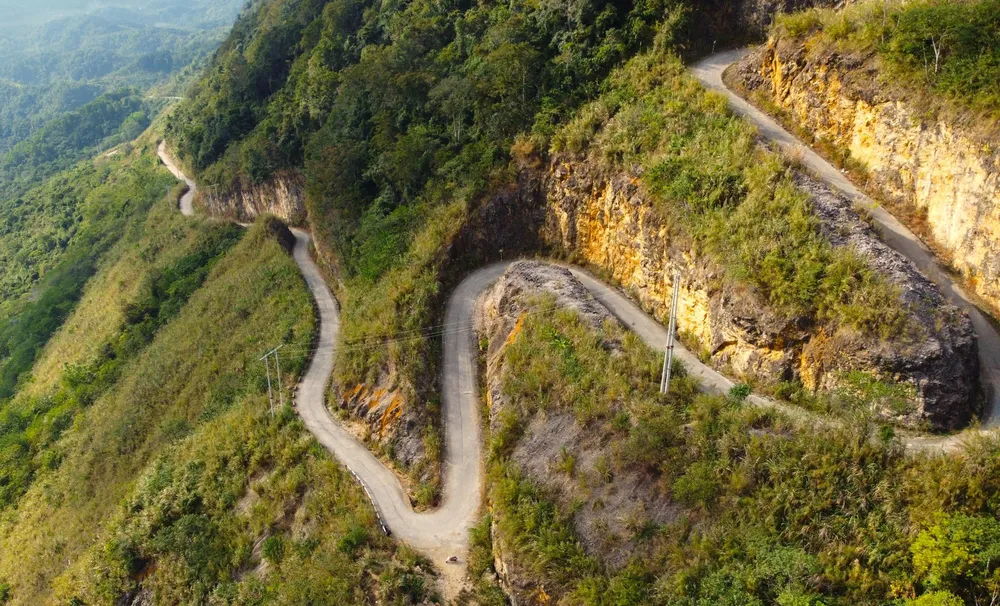 Đường lên Cao Sơn, được dân phượt cho rằng còn khó hơn lên Mã Pí Lèng, Khau Phạ. Đường lên Cao Sơn, được dân phượt cho rằng còn khó hơn lên Mã Pí Lèng, Khau Phạ.