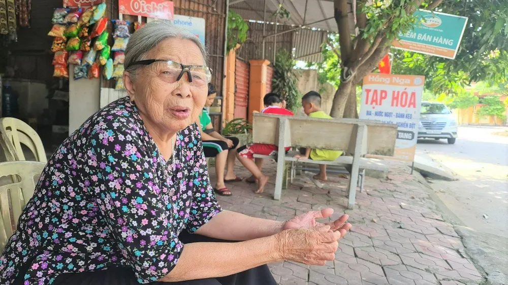 Bà Nguyễn Thị Trường (83 tuổi, xã Hải Yến, thị xã Nghi Sơn) chứng kiến sự thay đổi của một vùng quê nghèo. Ảnh: ĐẶNG TRUNG Bà Nguyễn Thị Trường (83 tuổi, xã Hải Yến, thị xã Nghi Sơn) chứng kiến sự thay đổi của một vùng quê nghèo. Ảnh: ĐẶNG TRUNG